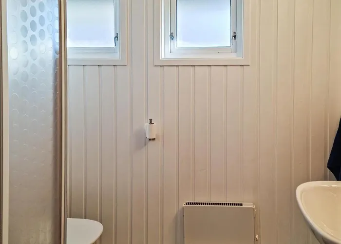 4 Bedroom Beautiful In Lyngdal